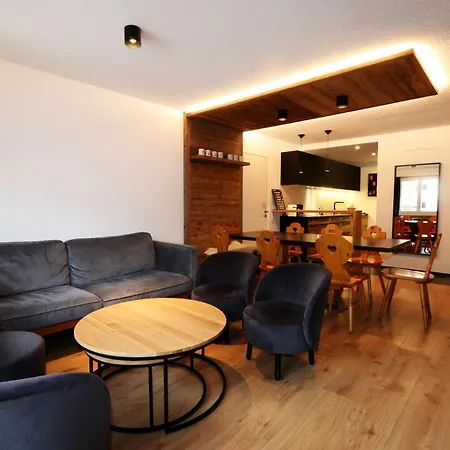 Apollo サース フェー