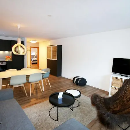 Apollo アパート サース フェー