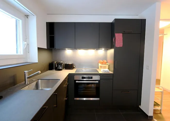 Apollo アパート サース フェー